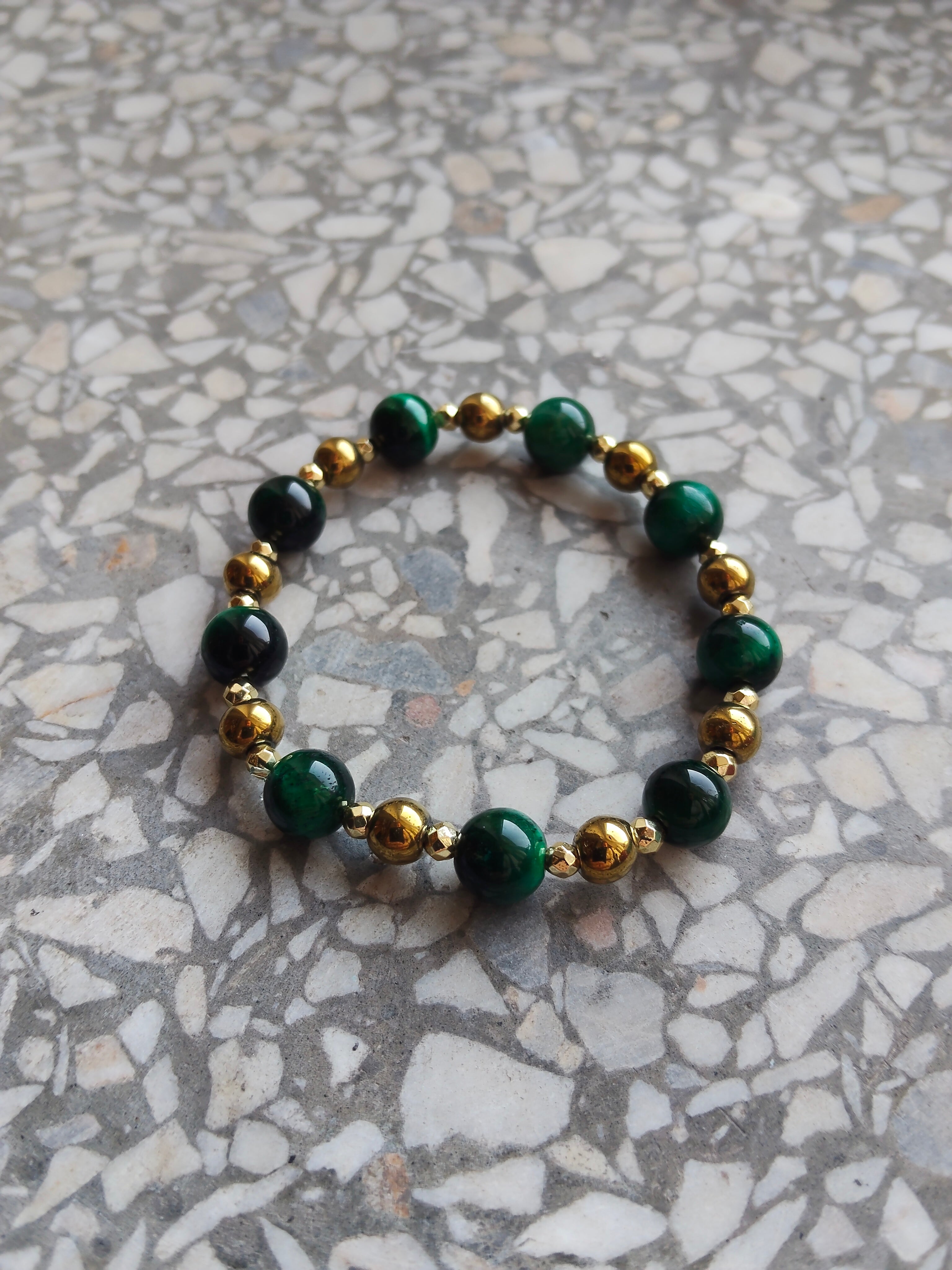A genuine crystal bracelet green-dyed tiger's eye and hematite golden minerals sizes your lucky charm