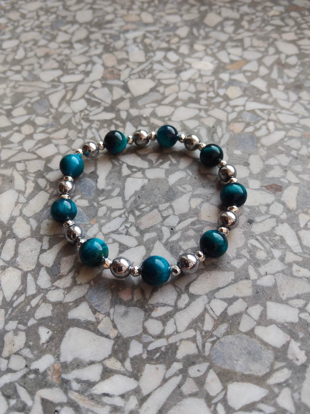 A genuine crystal bracelet blue-dyed tiger's eye and hematite silver minerals sizes your lucky charm