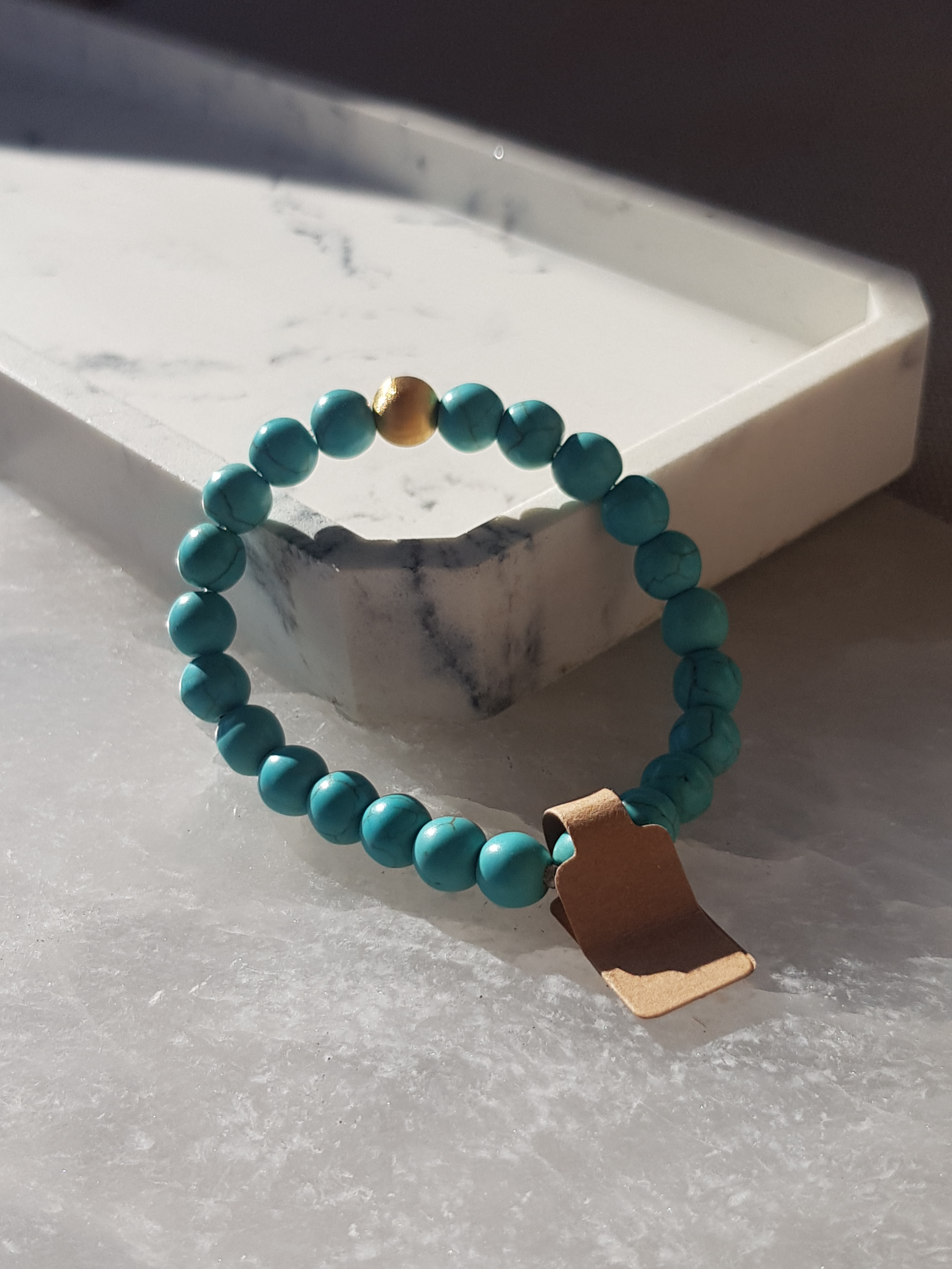 A turquoise blue-dyed genuine Howlite beaded crystal bracelet with spacers minerals 8 mm beads